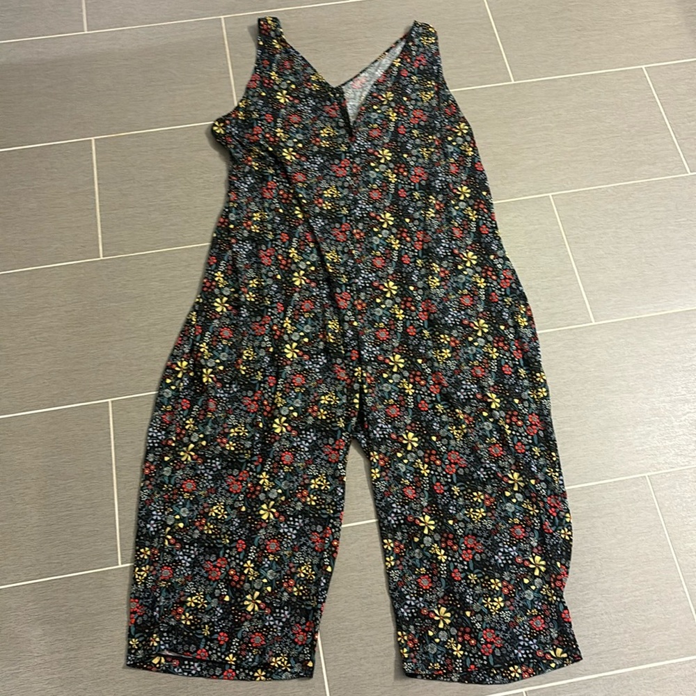 Storq maternity jumpsuit flowers fits like size 3x (size 8 storq size).